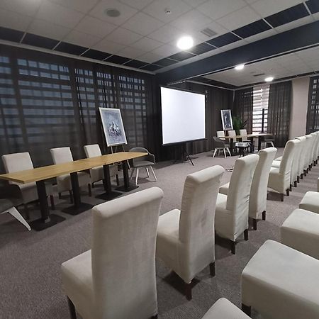 Garnet Hotel & Event Centar 루마 외부 사진