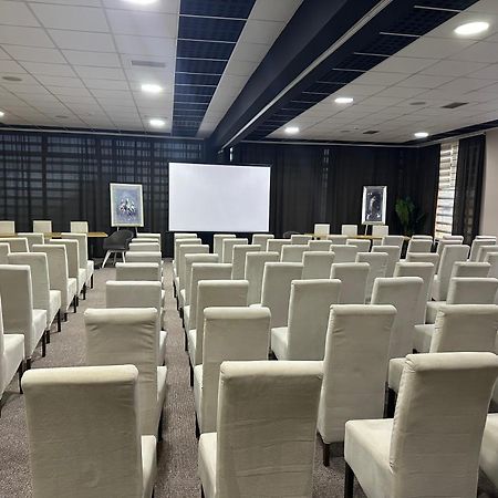 Garnet Hotel & Event Centar 루마 외부 사진