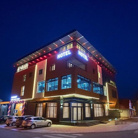 Garnet Hotel & Event Centar 루마 외부 사진