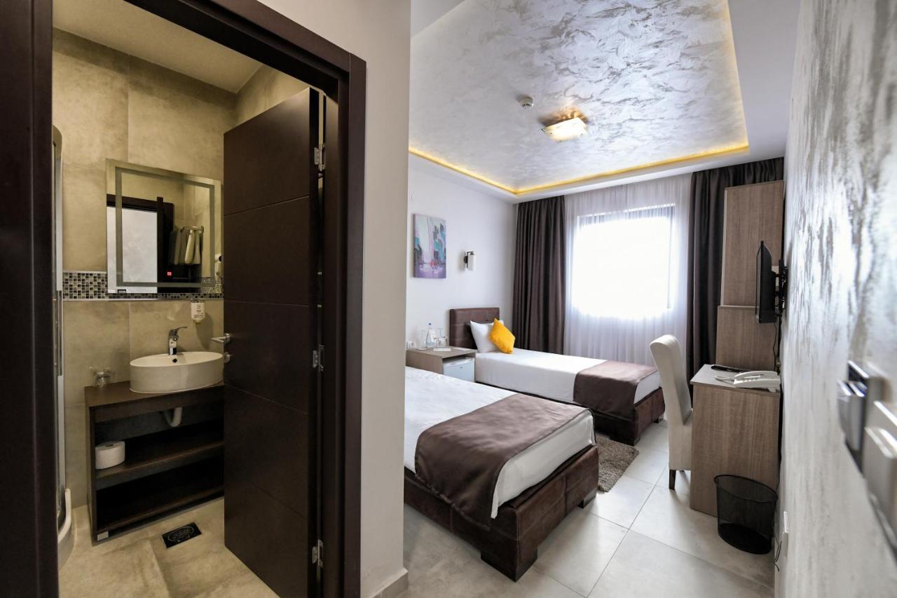 Garnet Hotel & Event Centar 루마 외부 사진
