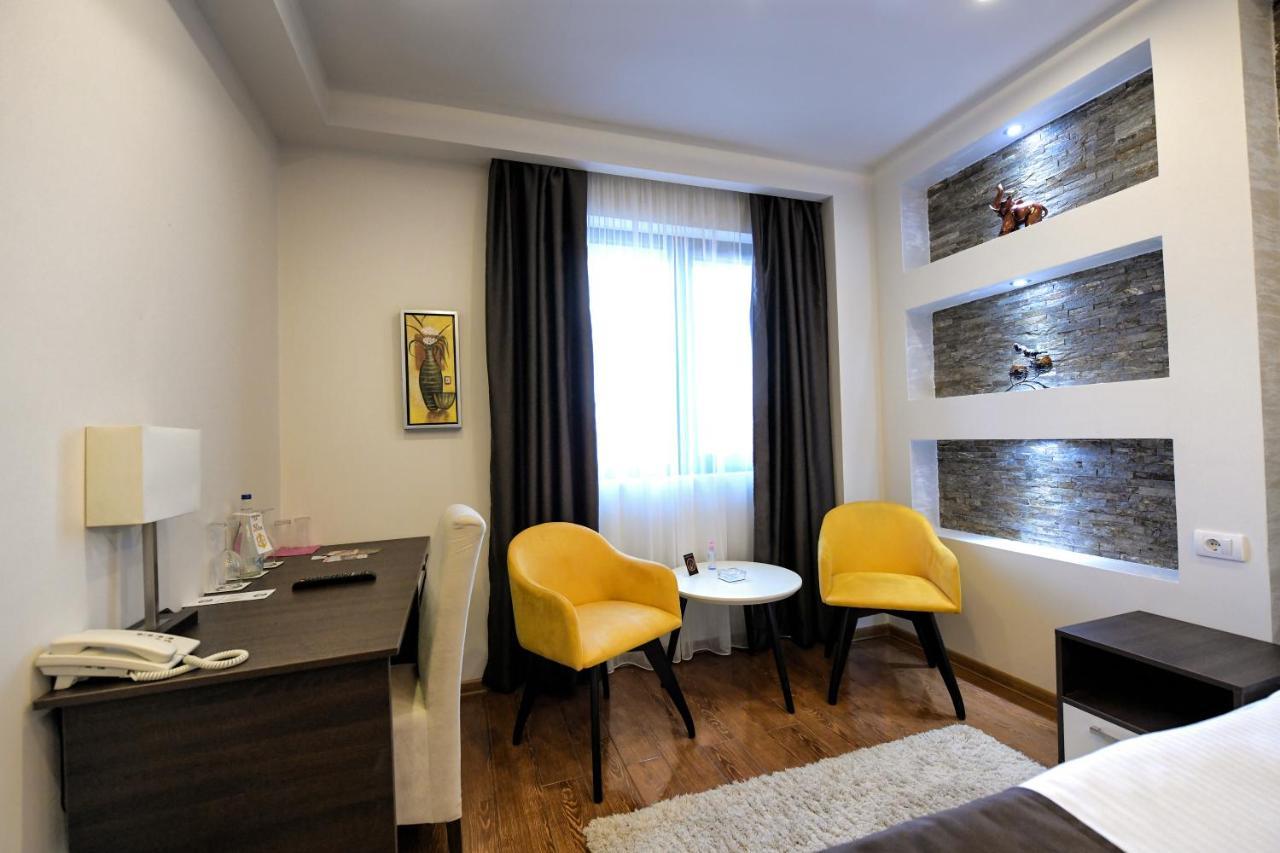 Garnet Hotel & Event Centar 루마 외부 사진