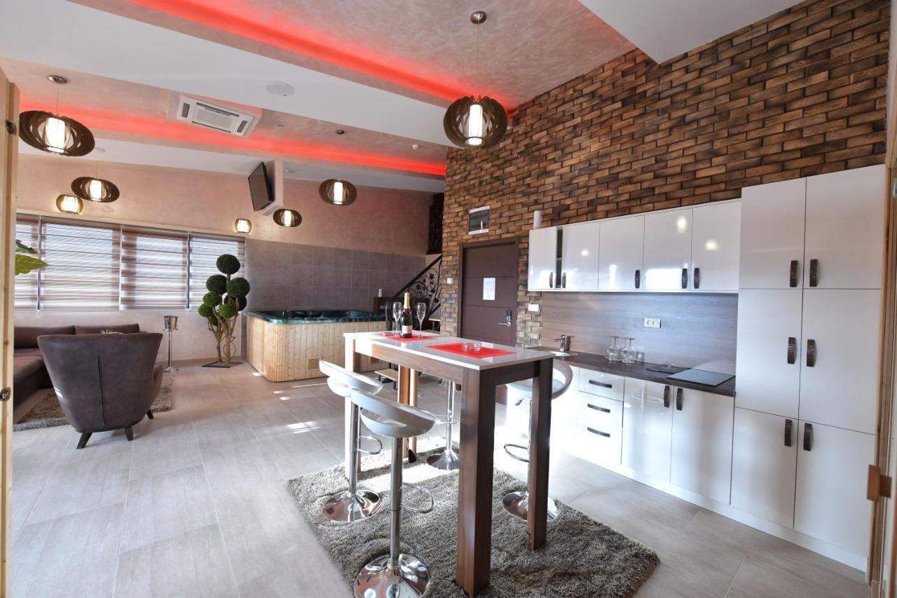 Garnet Hotel & Event Centar 루마 외부 사진