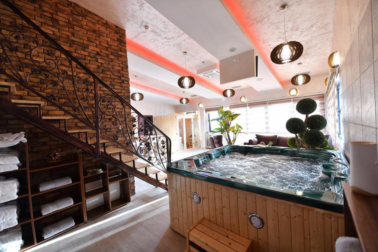 Garnet Hotel & Event Centar 루마 외부 사진