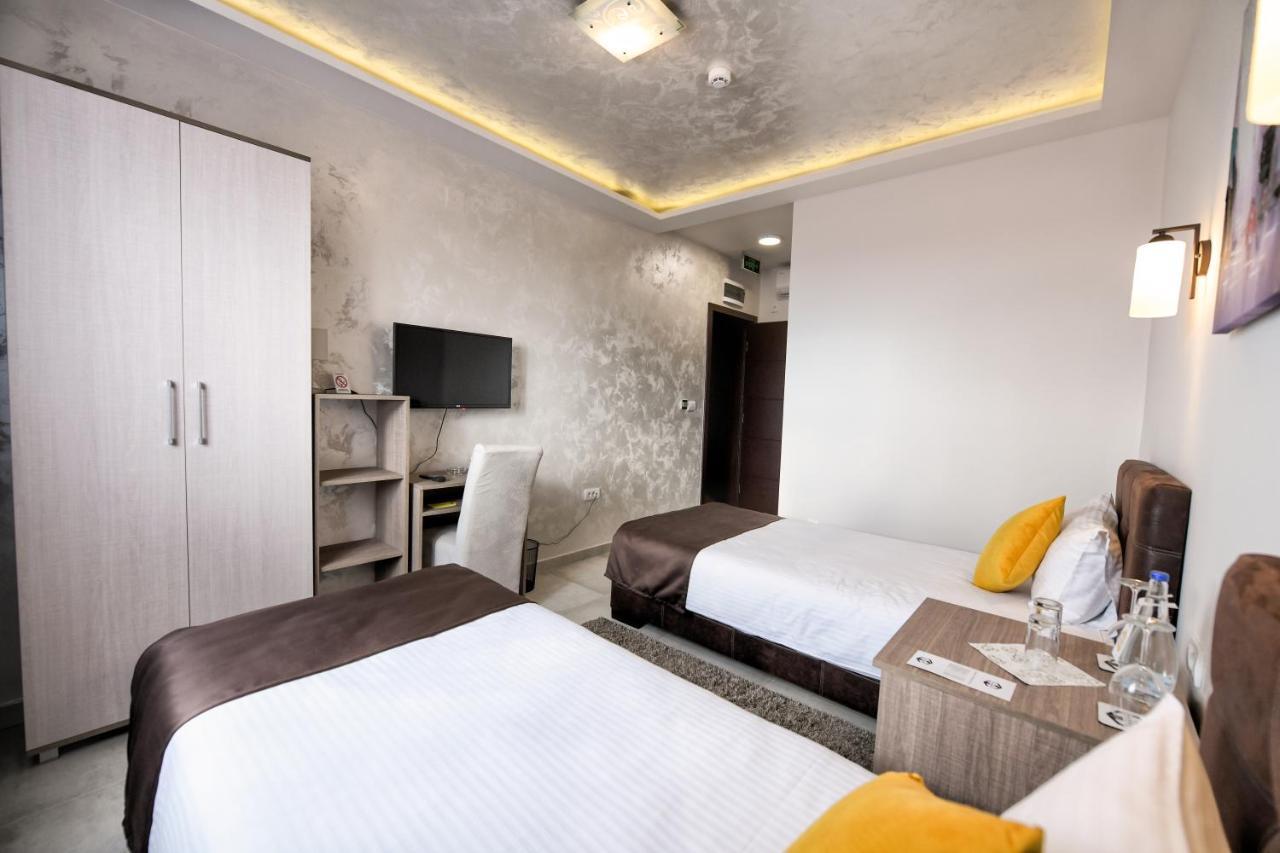 Garnet Hotel & Event Centar 루마 외부 사진