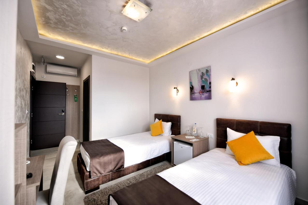 Garnet Hotel & Event Centar 루마 외부 사진