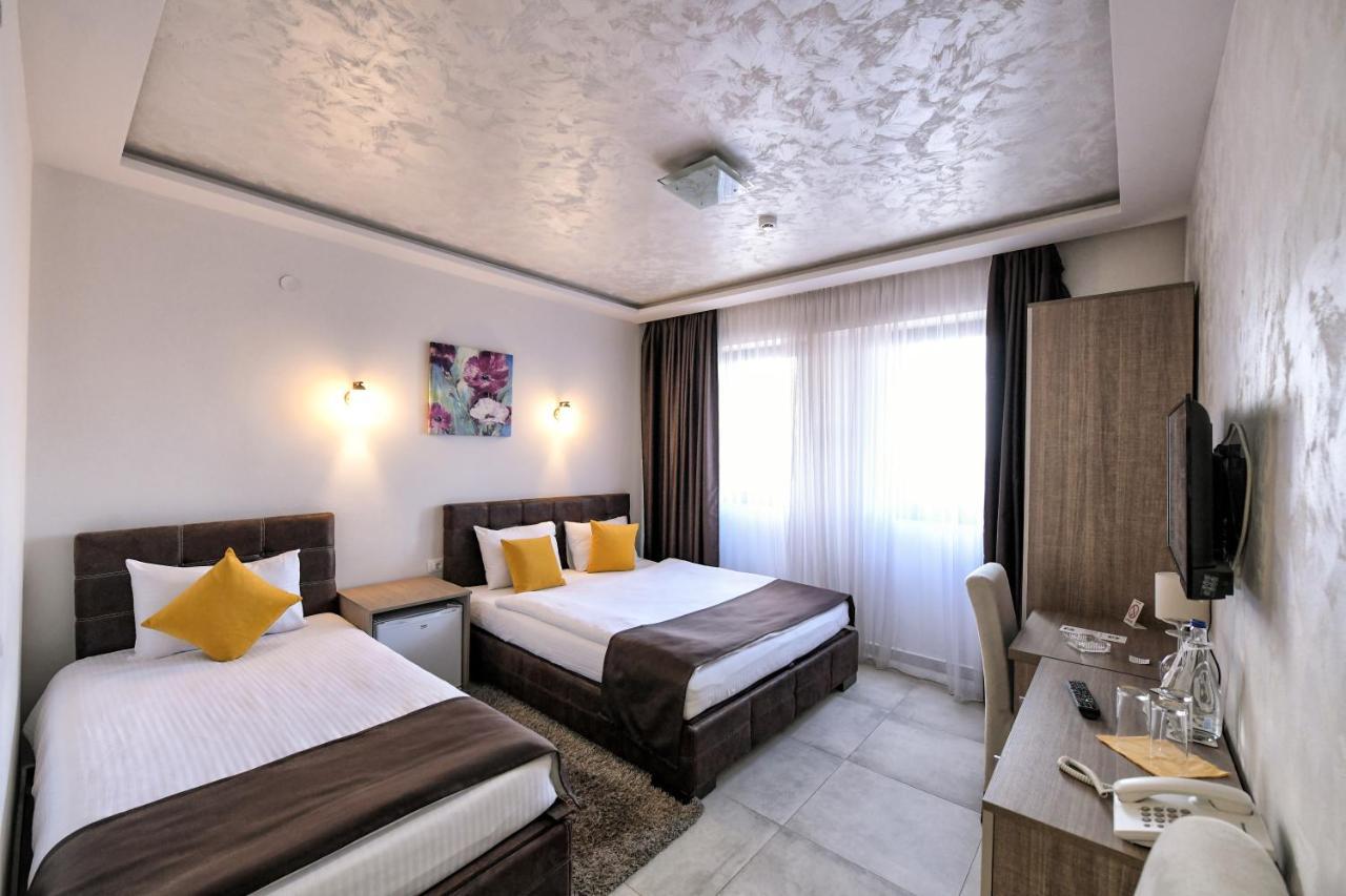 Garnet Hotel & Event Centar 루마 외부 사진