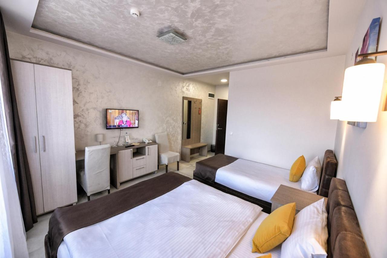 Garnet Hotel & Event Centar 루마 외부 사진