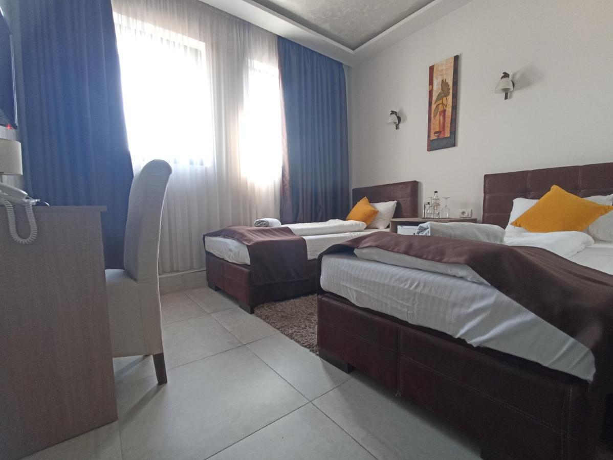 Garnet Hotel & Event Centar 루마 외부 사진