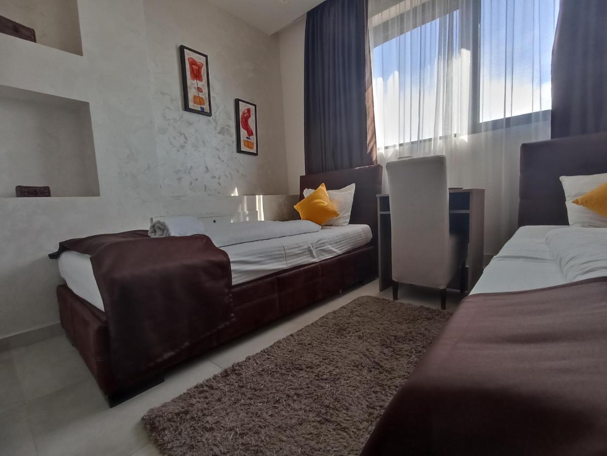 Garnet Hotel & Event Centar 루마 외부 사진