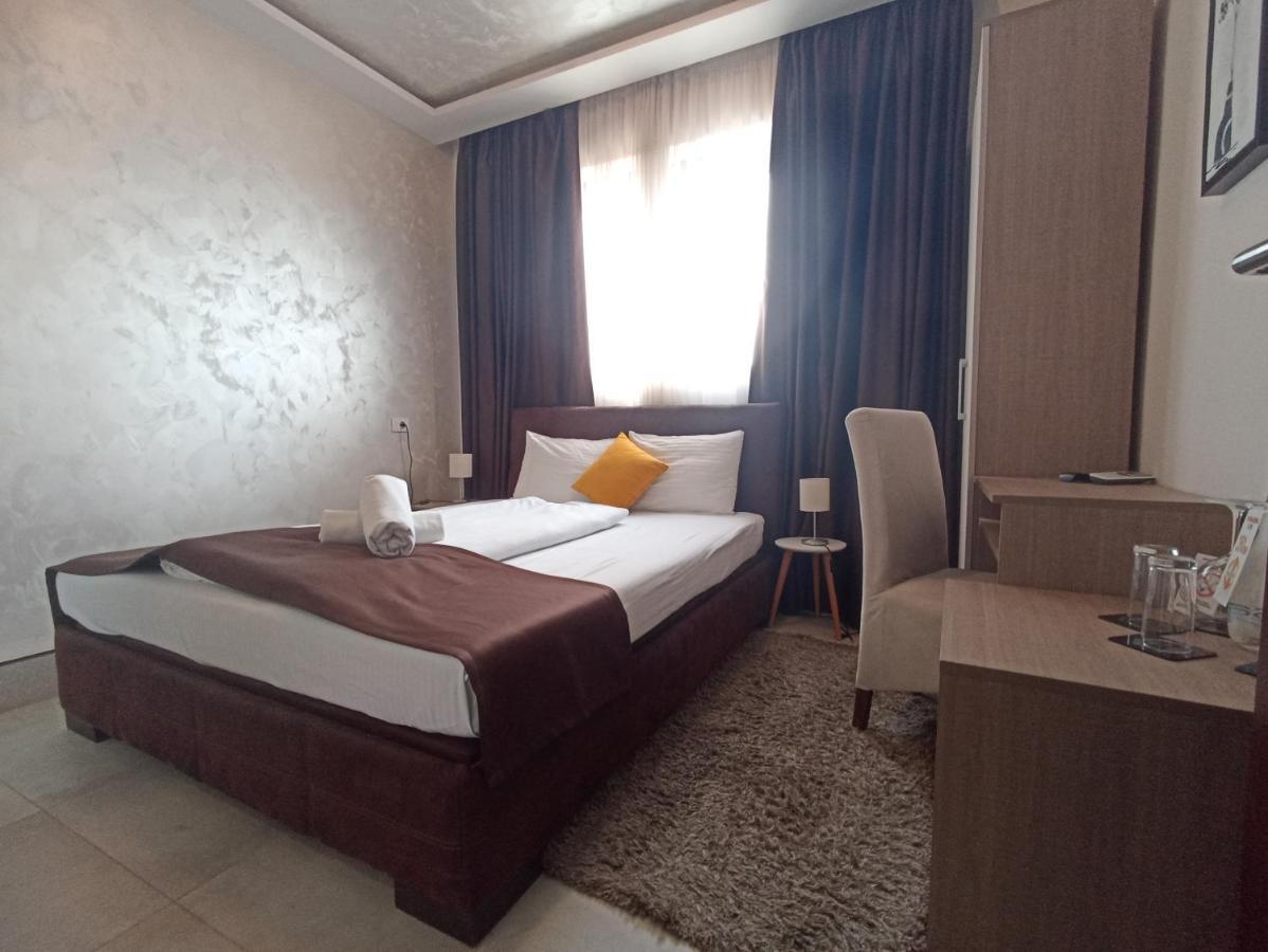Garnet Hotel & Event Centar 루마 외부 사진