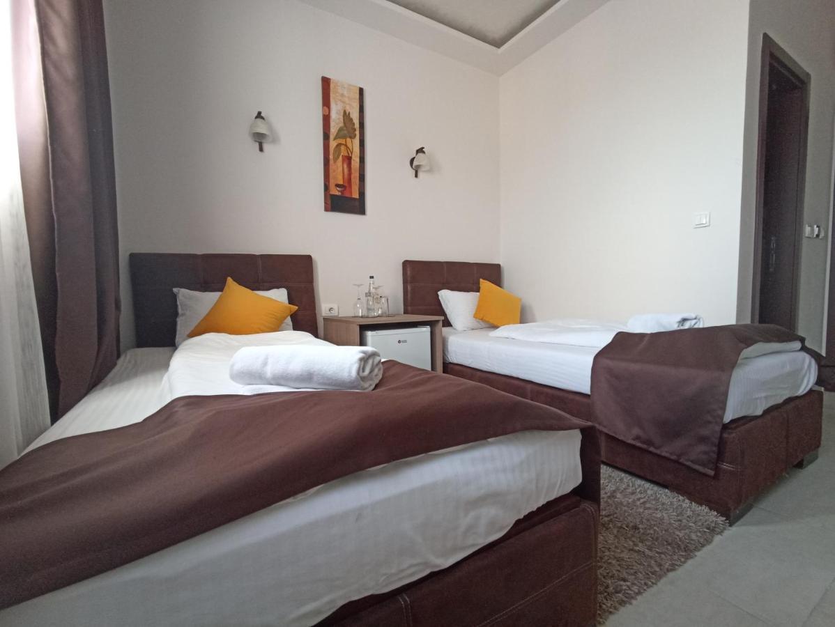 Garnet Hotel & Event Centar 루마 외부 사진