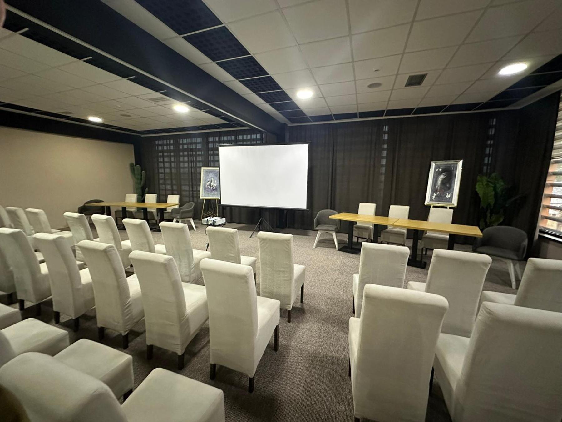 Garnet Hotel & Event Centar 루마 외부 사진