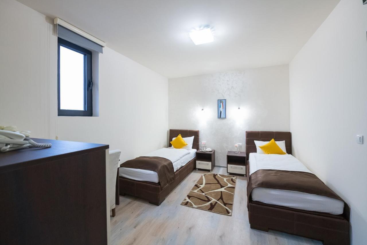 Garnet Hotel & Event Centar 루마 외부 사진