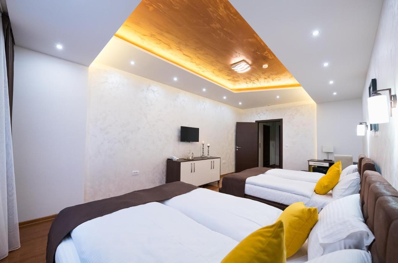 Garnet Hotel & Event Centar 루마 외부 사진