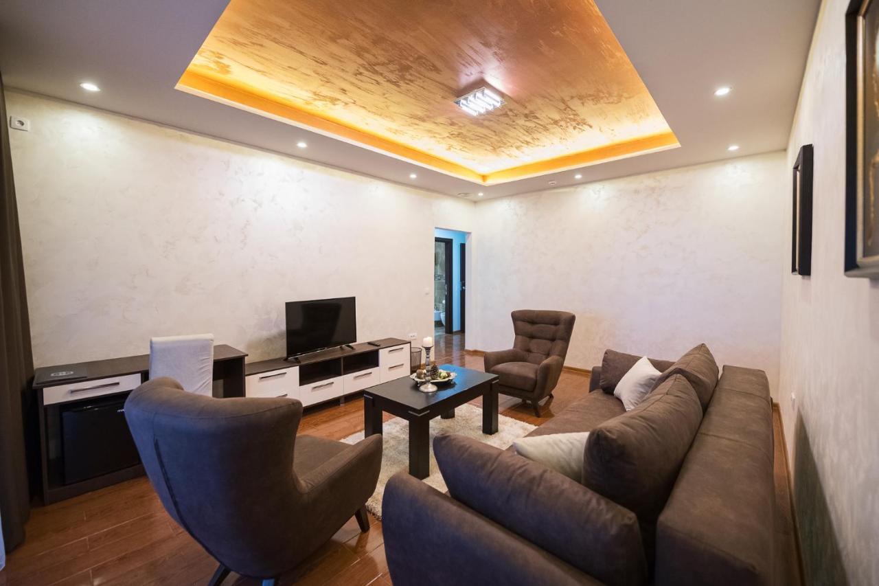 Garnet Hotel & Event Centar 루마 외부 사진