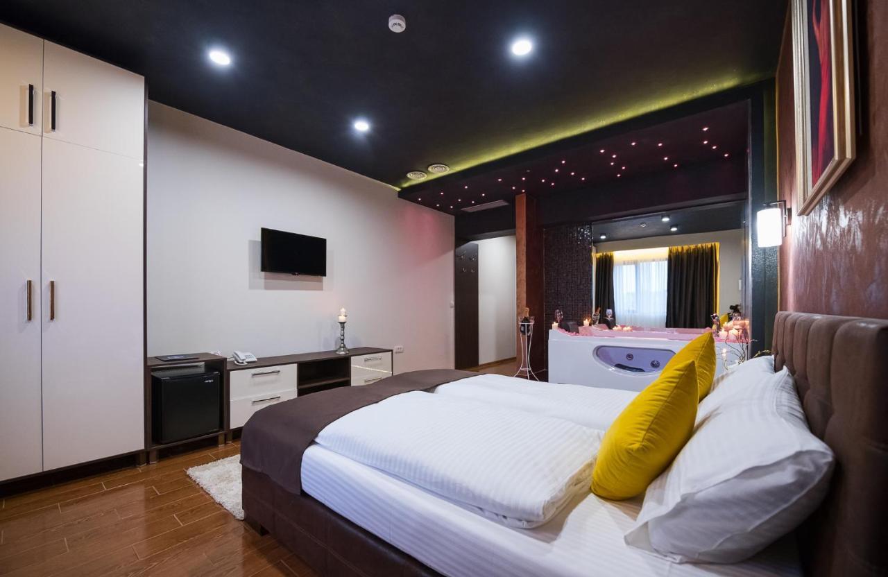 Garnet Hotel & Event Centar 루마 외부 사진